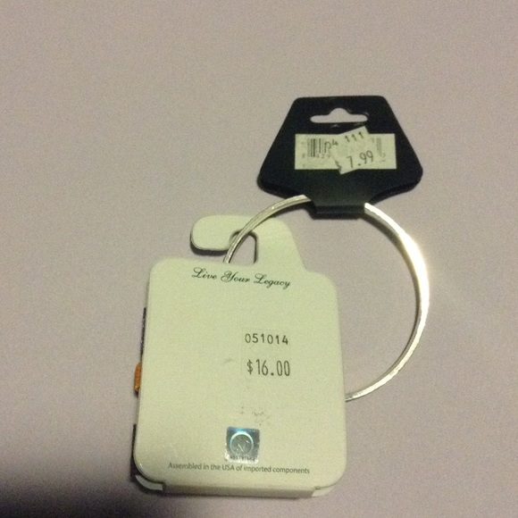 A bracelet  and hair scrunch is for Auburn Tigers - Picture 3 of 4