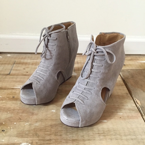 NWOT Jeffrey Campbell Mary-Roks wedge