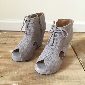 NWOT Jeffrey Campbell Mary-Roks wedge