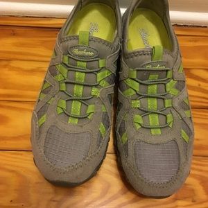 Slightly used skerries sneakers