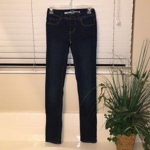 dark washed denim skinny jeans