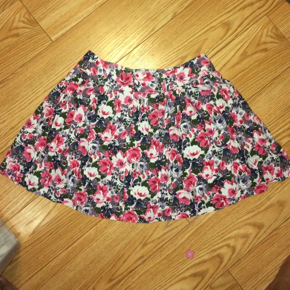 Forever 21 Pleated Floral Skirt