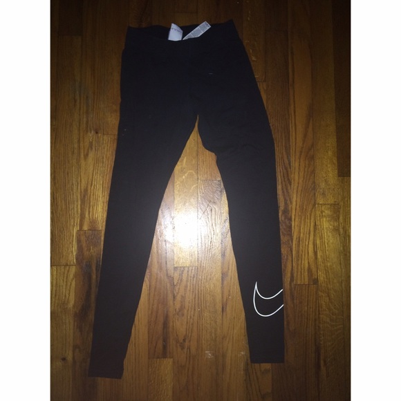 Black Nike leggings