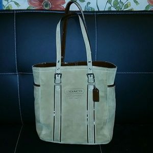 Coach bag HOLD for @jewels78