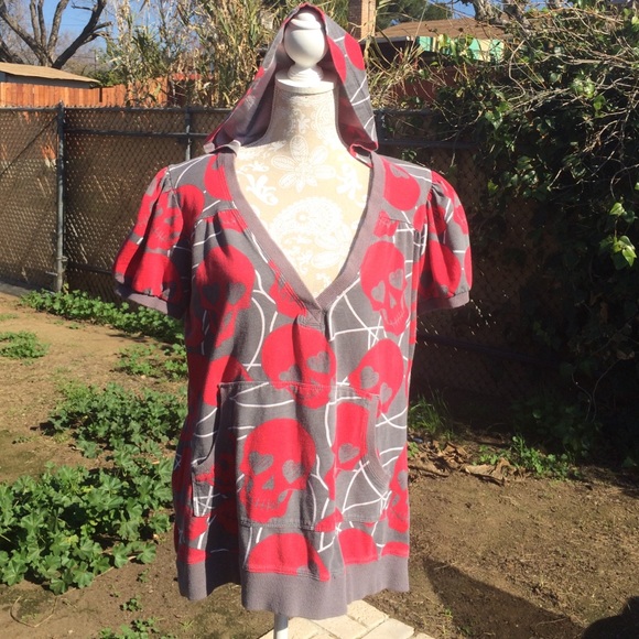 SOLD Torrid Heart Skull Short Sleeve Hoodie