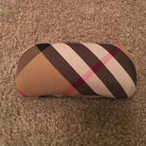 Auth Burberry Sunglasses Case