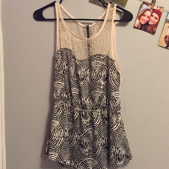 Patterned/lace forever21 blouse