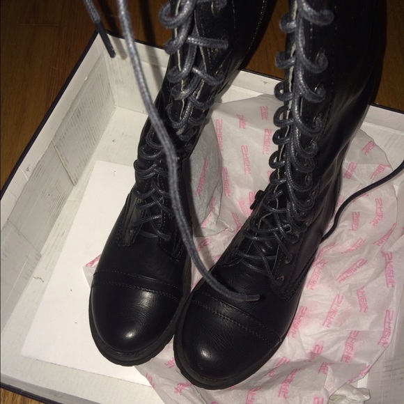 Knee high black boots  $30 on Ⓜ️