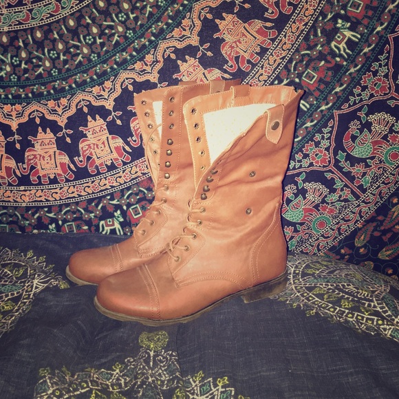 Lace combat boots