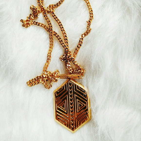 Vince Camuto Jewelry - Vince Camuto gold hexagon necklace