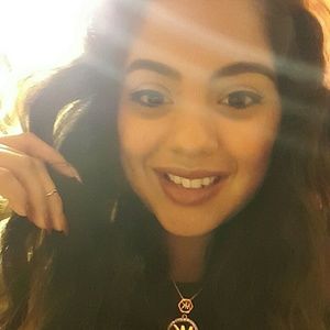 Meet your Posher, Adela