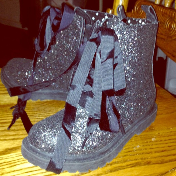 **SOLD** Justice girls boots