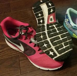 Nike Vomero Running Shoes