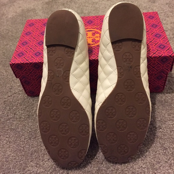 SOLD! LIKE NEW Tory Burch Quinn Ivory Flats - Picture 2 of 3