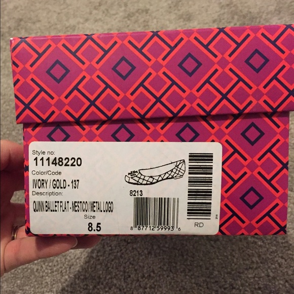 SOLD! LIKE NEW Tory Burch Quinn Ivory Flats - Picture 3 of 3