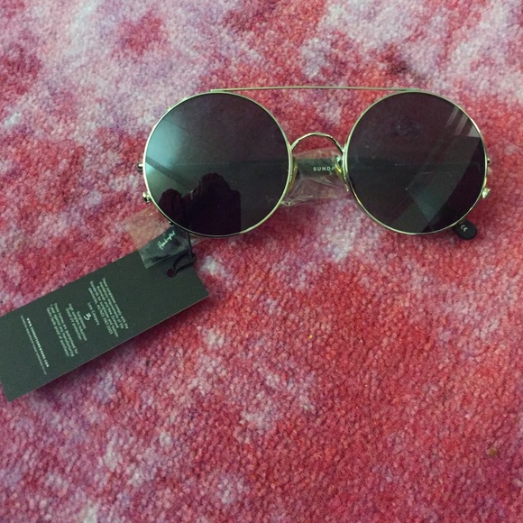 Sunday Somewhere Valentine Sunglasses