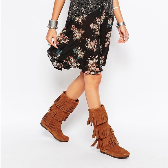 ⭐️HP SALE⭐️ 🆕 Minnetonka 3-layer Fringe Boot