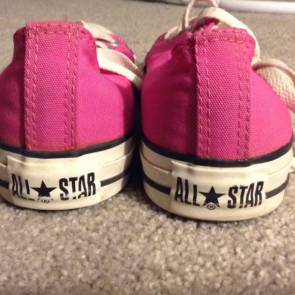 Low top pink chucks