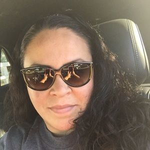 Meet your Posher, Desiree