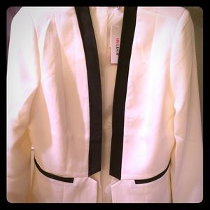 🎉NWT WHITE/BLACK BLAZER🎉