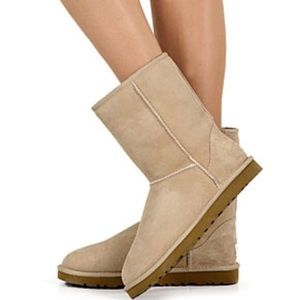 Classic Short UGG