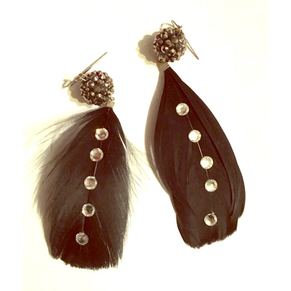 Glamorous feather earrings