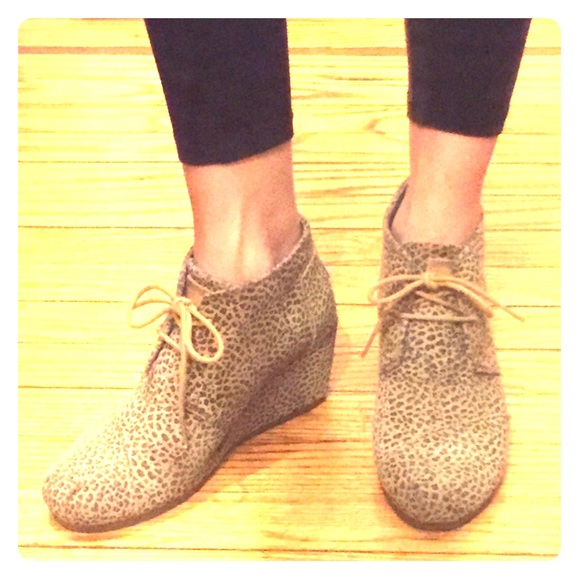 WOMENS TOMS WEDGES SUEDE CHEETAH
