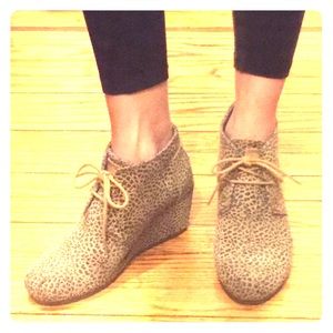 WOMENS TOMS WEDGES SUEDE CHEETAH