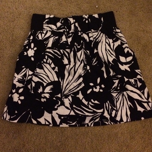 Skirt - Picture 2 of 3