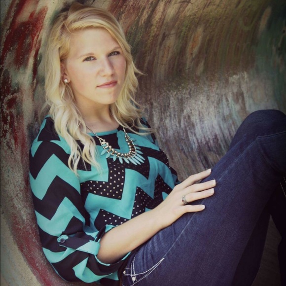 Meet your Posher, Kenzie