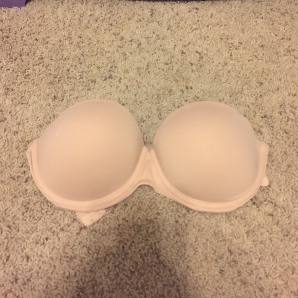Nude push-up strapless bra without straps