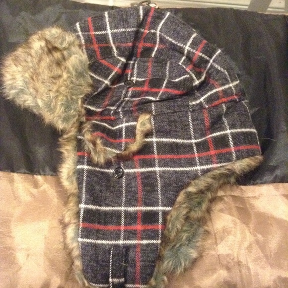 Black plaid or green aviator/trapper faux fur hat - Picture 2 of 4