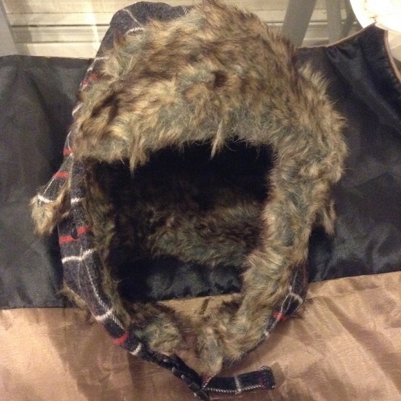 Black plaid or green aviator/trapper faux fur hat - Picture 3 of 4