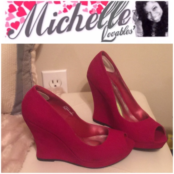 🚫SOLD🚫 Popping Maroon Peep Toe Wedges
