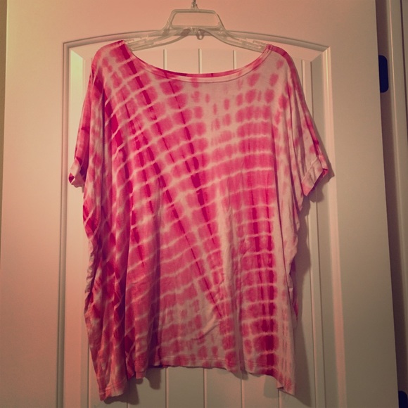 Red & White Tie Dyed Piko Top!