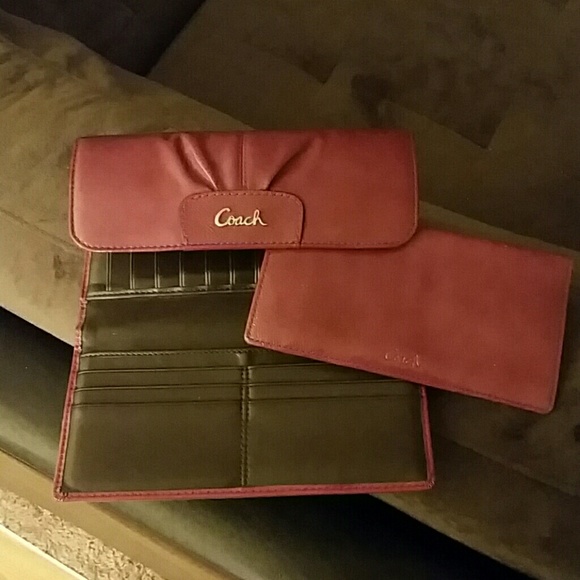 Coach Wallet 💜