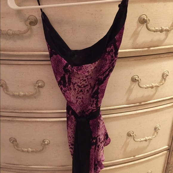 Gorgeous Bebe print top❗️ - Picture 3 of 4