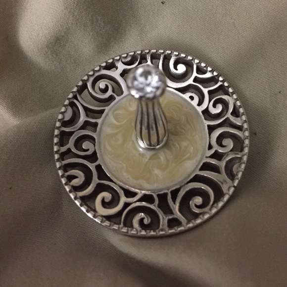 Brighton ring holder