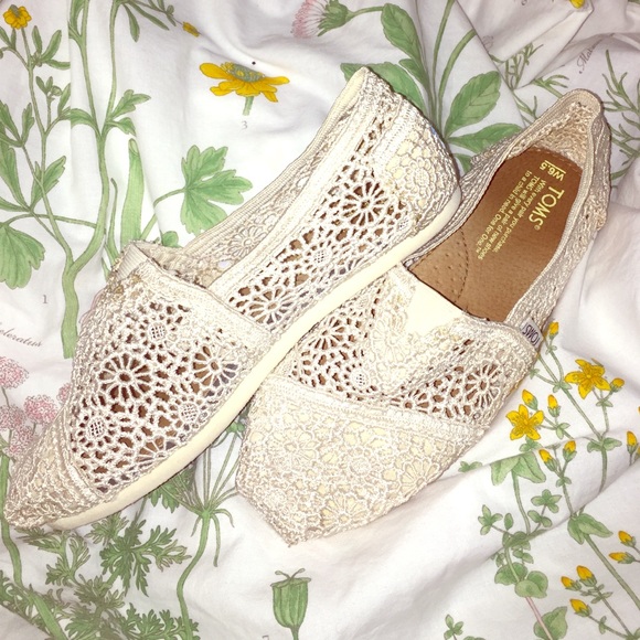 Cream crochet TOMS