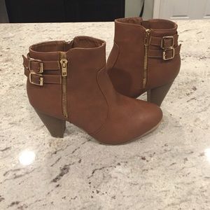 Camel heeled ankle boots NWOT