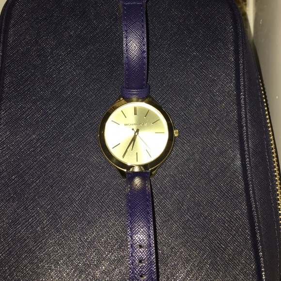 MK watch in navy main image 4