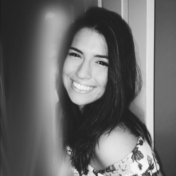 Meet your Posher, Sarah - Picture 1 of 5