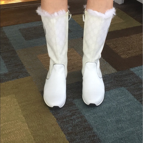 *SOLD*Auth Gucci white fur lined winter snow boots - Picture 5 of 7