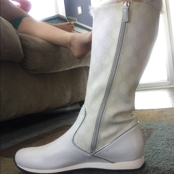 *SOLD*Auth Gucci white fur lined winter snow boots - Picture 6 of 7