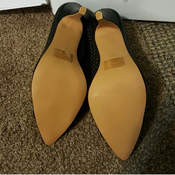 Heels - Picture 2 of 3