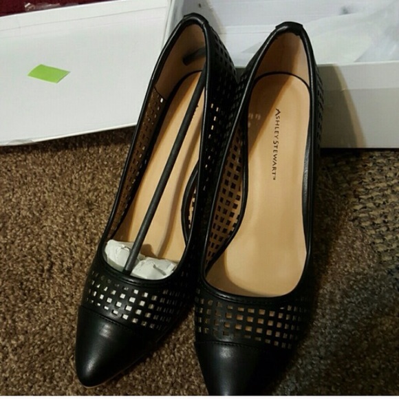 Heels - Picture 3 of 3
