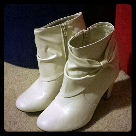 Rue 21 white boots