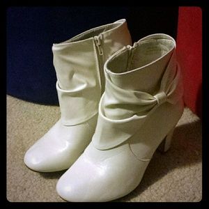 Rue 21 white boots