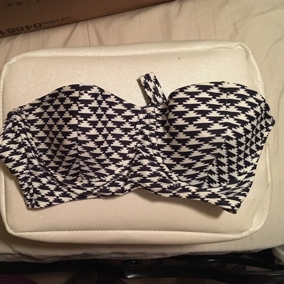 Never worn before Xhiliration swim top w straps