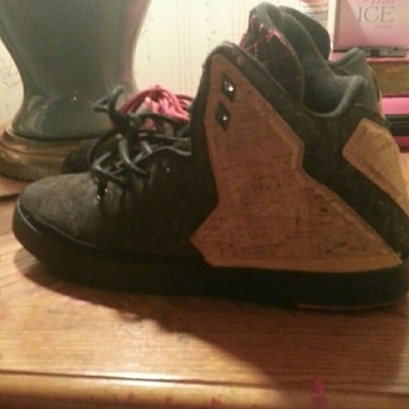 Lebron - Picture 2 of 4
